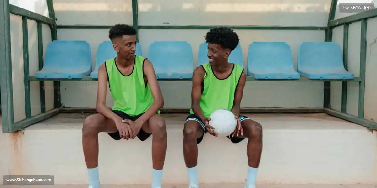 PG国际穿上跑鞋，踏上球场，让身体追上灵魂的渴望吧！👟⚽️